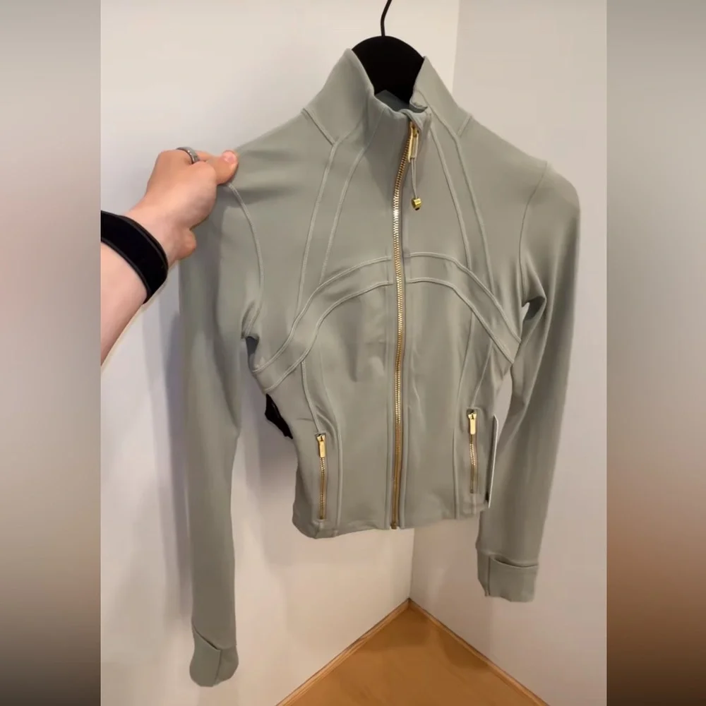 lululemon cropped define jacket in fog green with gold zippers - Picture 4 of 17